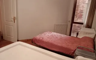 un apartamento o estudio, posiblemente preparado para una venta o alquiler.