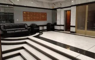 vestíbulo de un edificio residencial o de oficinas.